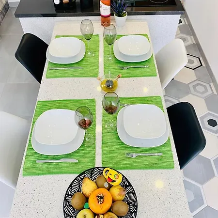 Cosy Modern House - Center - Old Town فيلة البوفيرا